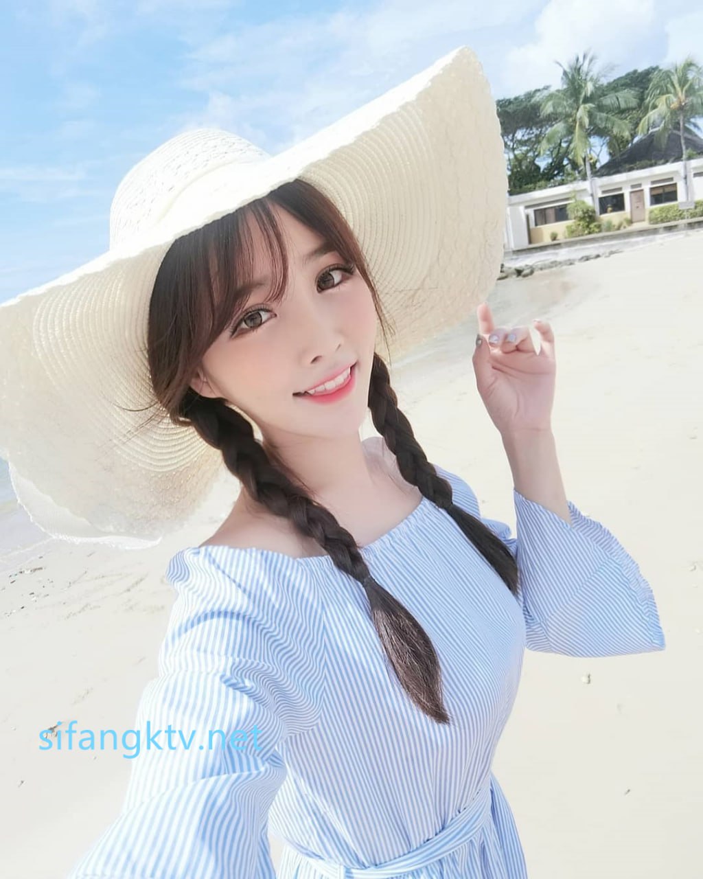 【2023-04-06】Getting more horny outside ❤️.m4v