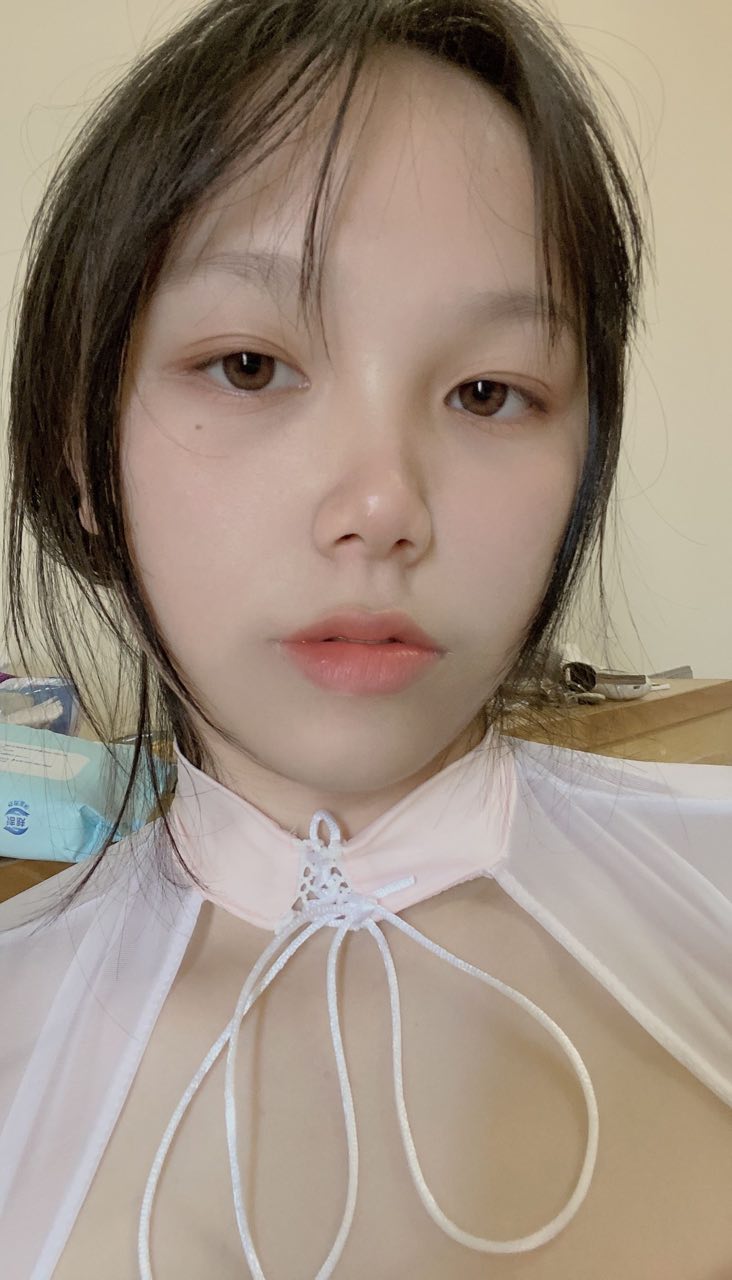 【2023_03_10】Slightly_prominent_pink_Liu_Lun&D_C_C_G_posture_Eat.m4v